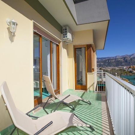 Апартаменты Super Attico Vista Mare Con Piscina Сорренто Экстерьер фото