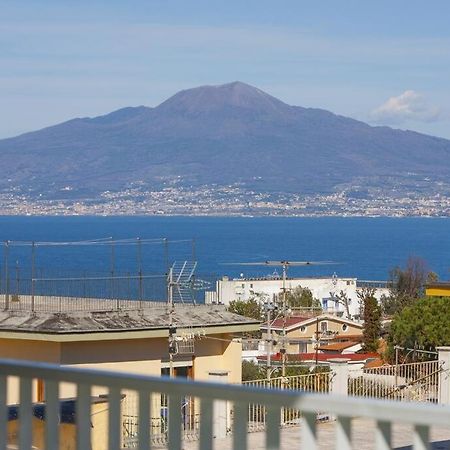 Апартаменты Super Attico Vista Mare Con Piscina Сорренто Экстерьер фото