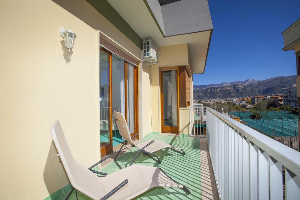 Апартаменты Super Attico Vista Mare Con Piscina Сорренто Экстерьер фото