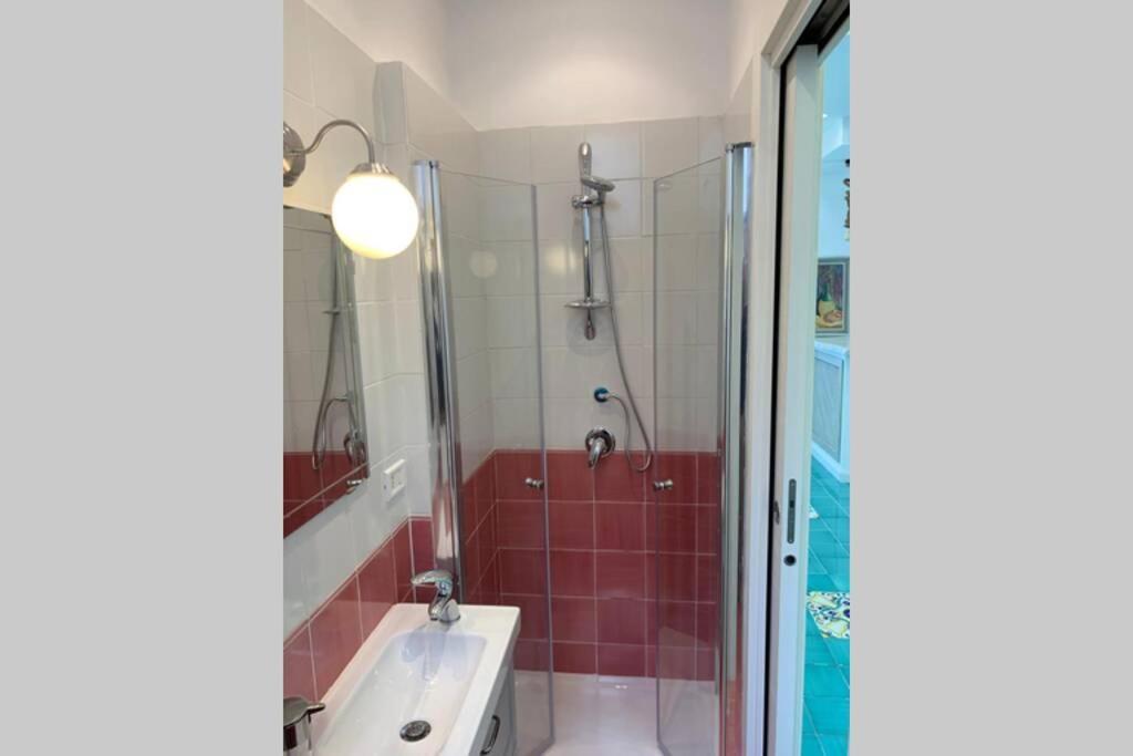 Апартаменты Super Attico Vista Mare Con Piscina Сорренто Экстерьер фото