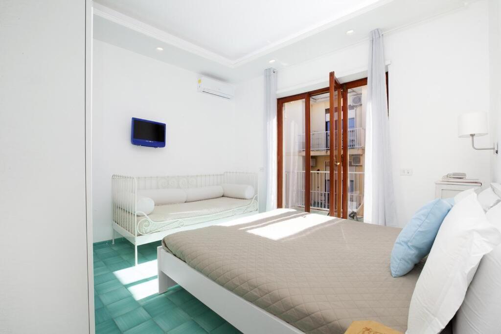 Апартаменты Super Attico Vista Mare Con Piscina Сорренто Экстерьер фото